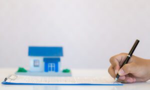 Qué revisar antes de elegir una inmobiliaria para comprar una vivienda